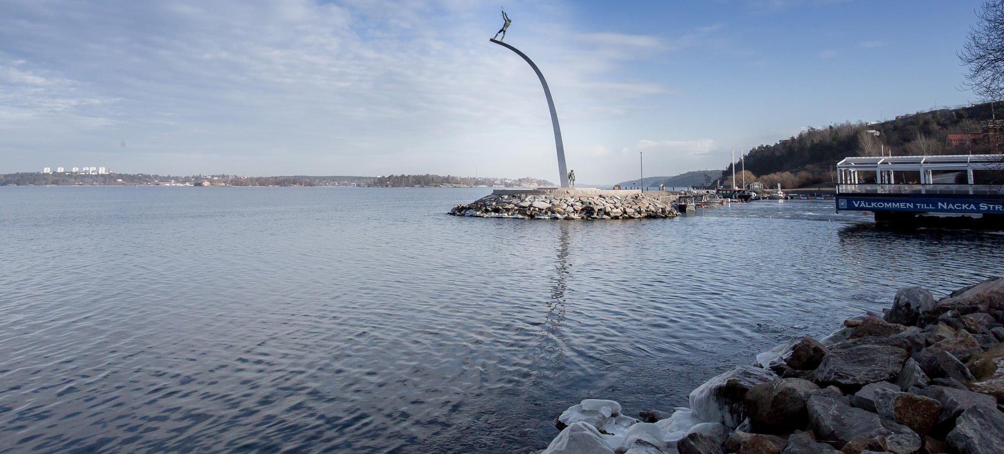 Fontän och restaurang vid Nacka strand